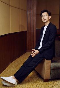 娱乐吃瓜君长腿男星是谁,娱乐吃瓜君曝光长腿男星，网友热议其帅气形象